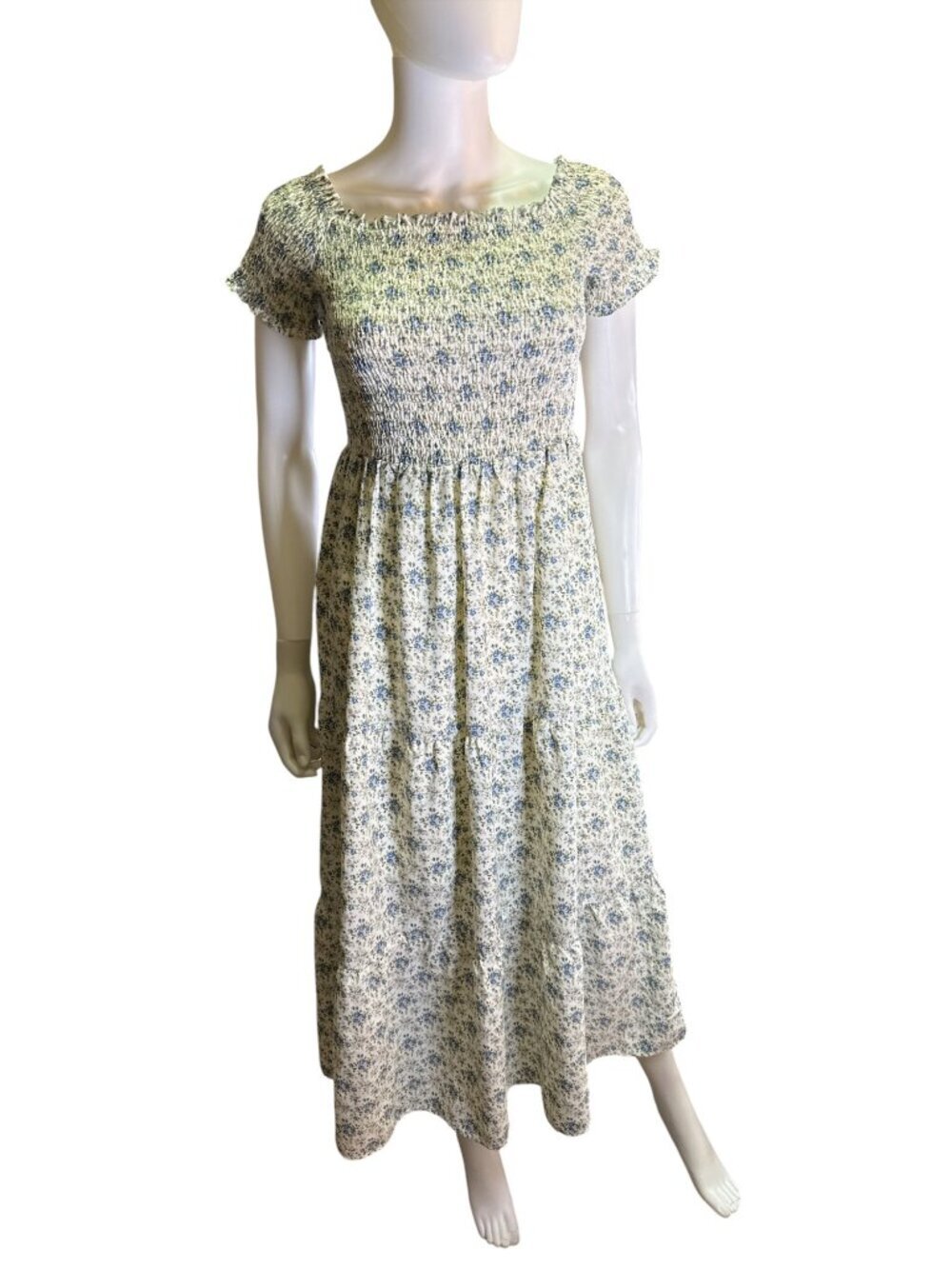 Entro Womens Floral Smocked Midi Dress Short Sleeves Blue & White Size M EUC